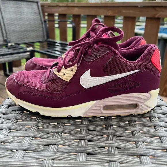 2014 Nike Air Max Essential women sz 8.5 Villain Red/white/champagne 616730 600 - Picture 2 of 11